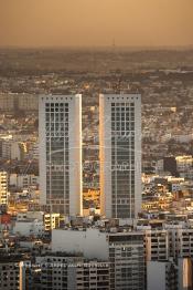 Image du Maroc Professionnelle de  Sur cette image réalisée le 12 Janvier 2009 du minaret de la Mosquée Hassan II, nous offre au centre derrière le Twin Center une partie du Mâarif quartier moderne de Casablanca. ((Photo / Abdeljalil Bounhar)